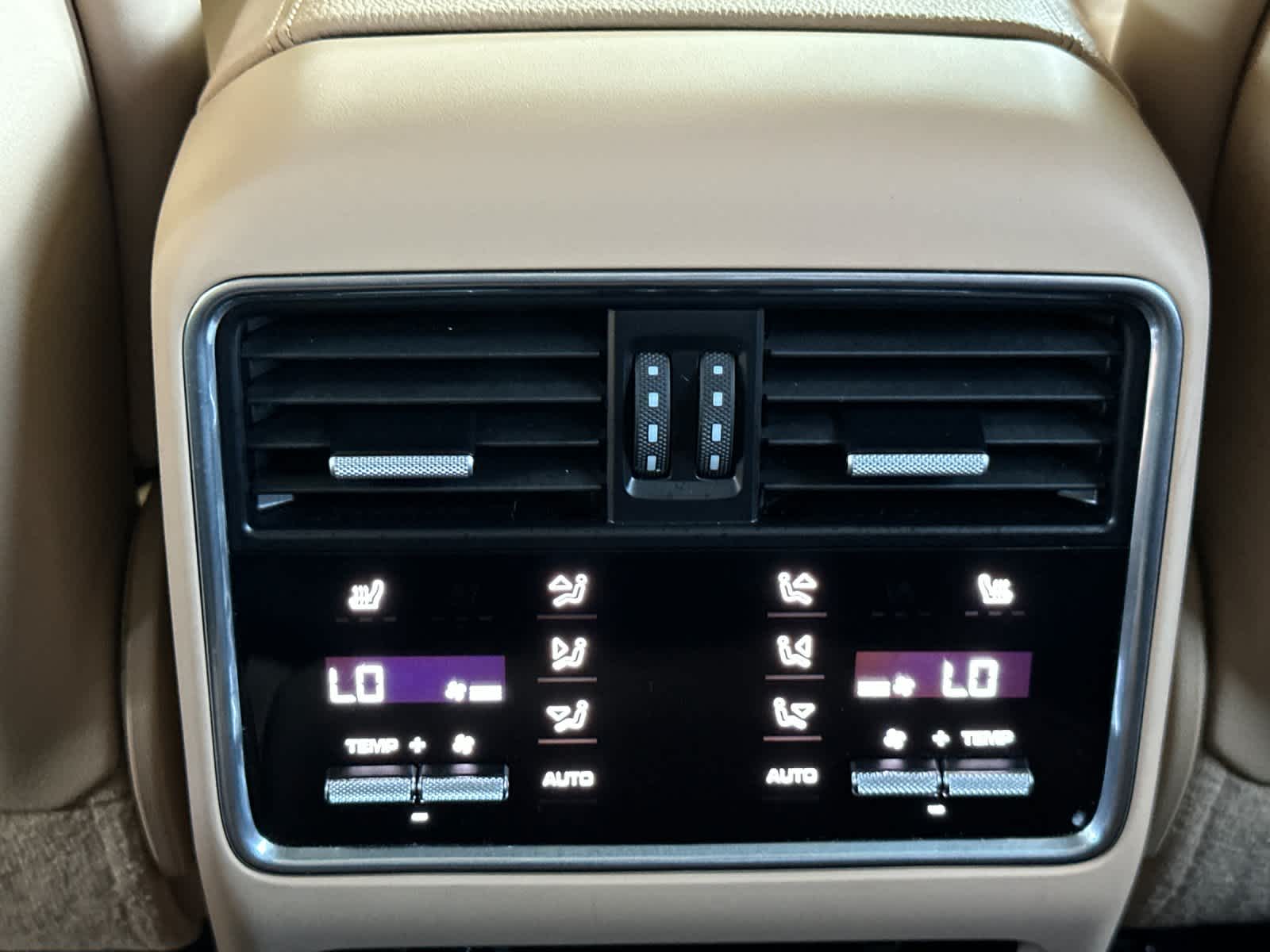 2023 Porsche Cayenne Cayenne Platinum Edition (MY23)