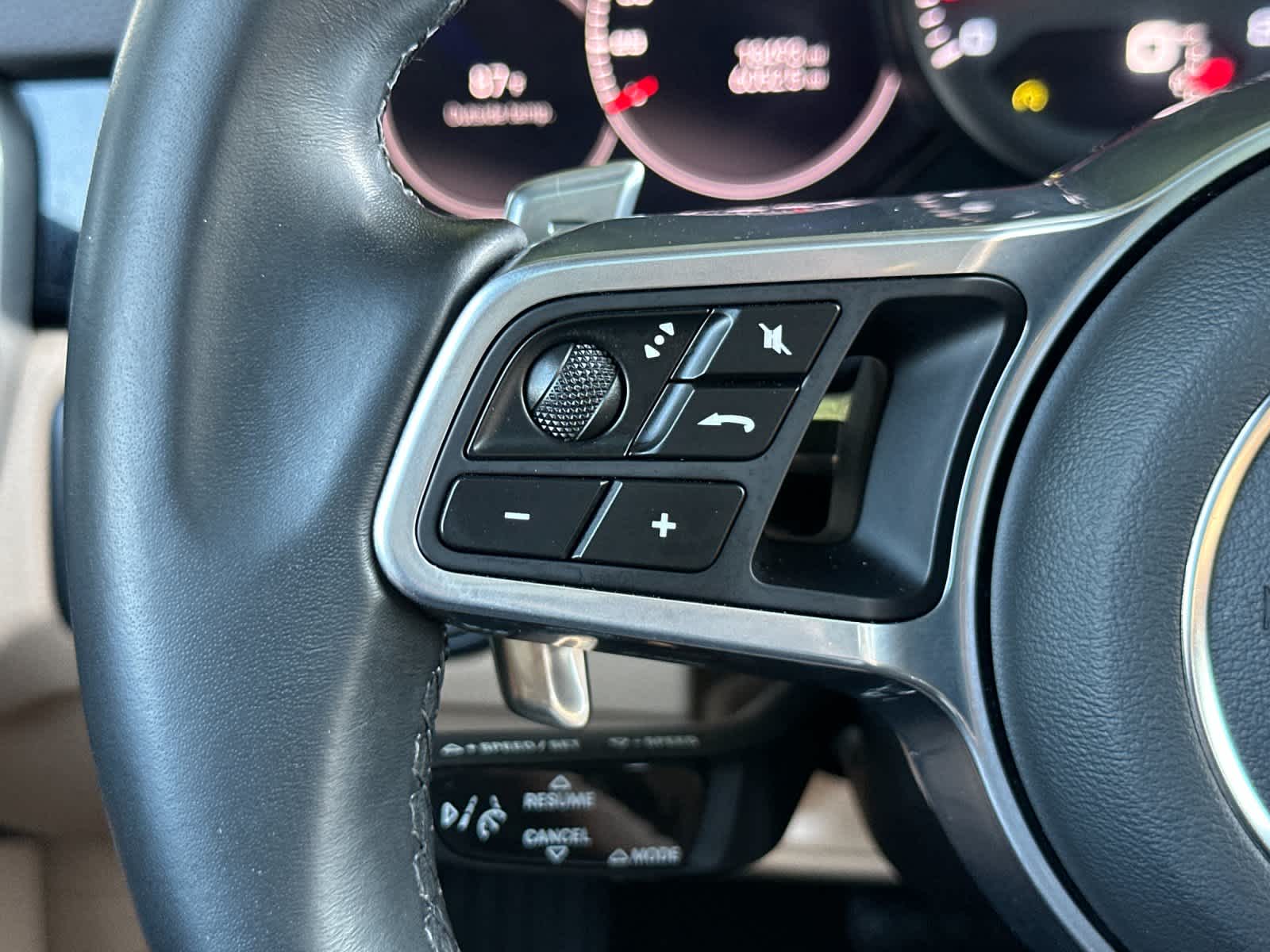 2023 Porsche Cayenne Cayenne Platinum Edition (MY23)