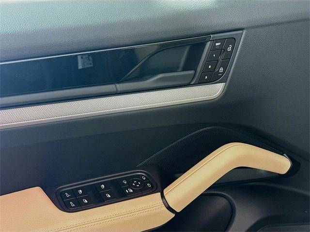 2025 Porsche Cayenne AWD