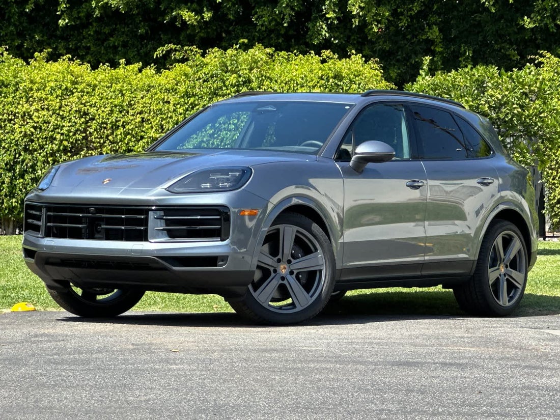 2026 Porsche Cayenne — photo 1 of 34