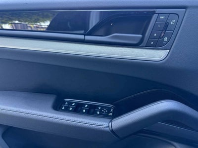 2025 Porsche Cayenne AWD