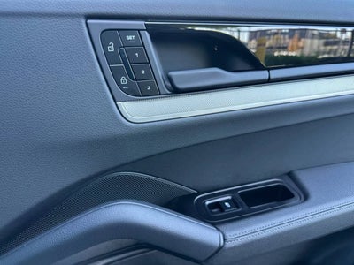 2025 Porsche Cayenne AWD