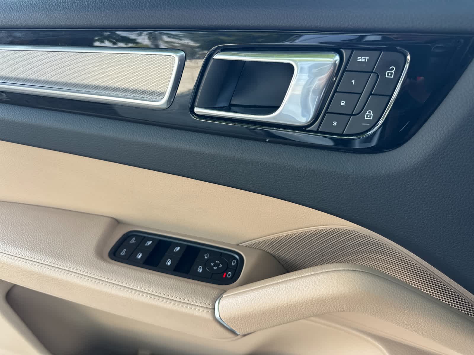 2023 Porsche Cayenne Platinum Edition