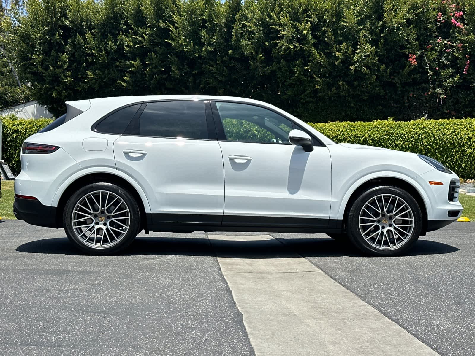 2023 Porsche Cayenne Platinum Edition