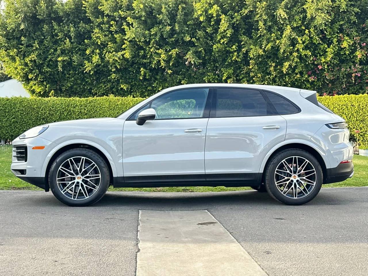 2025 Porsche Cayenne Base