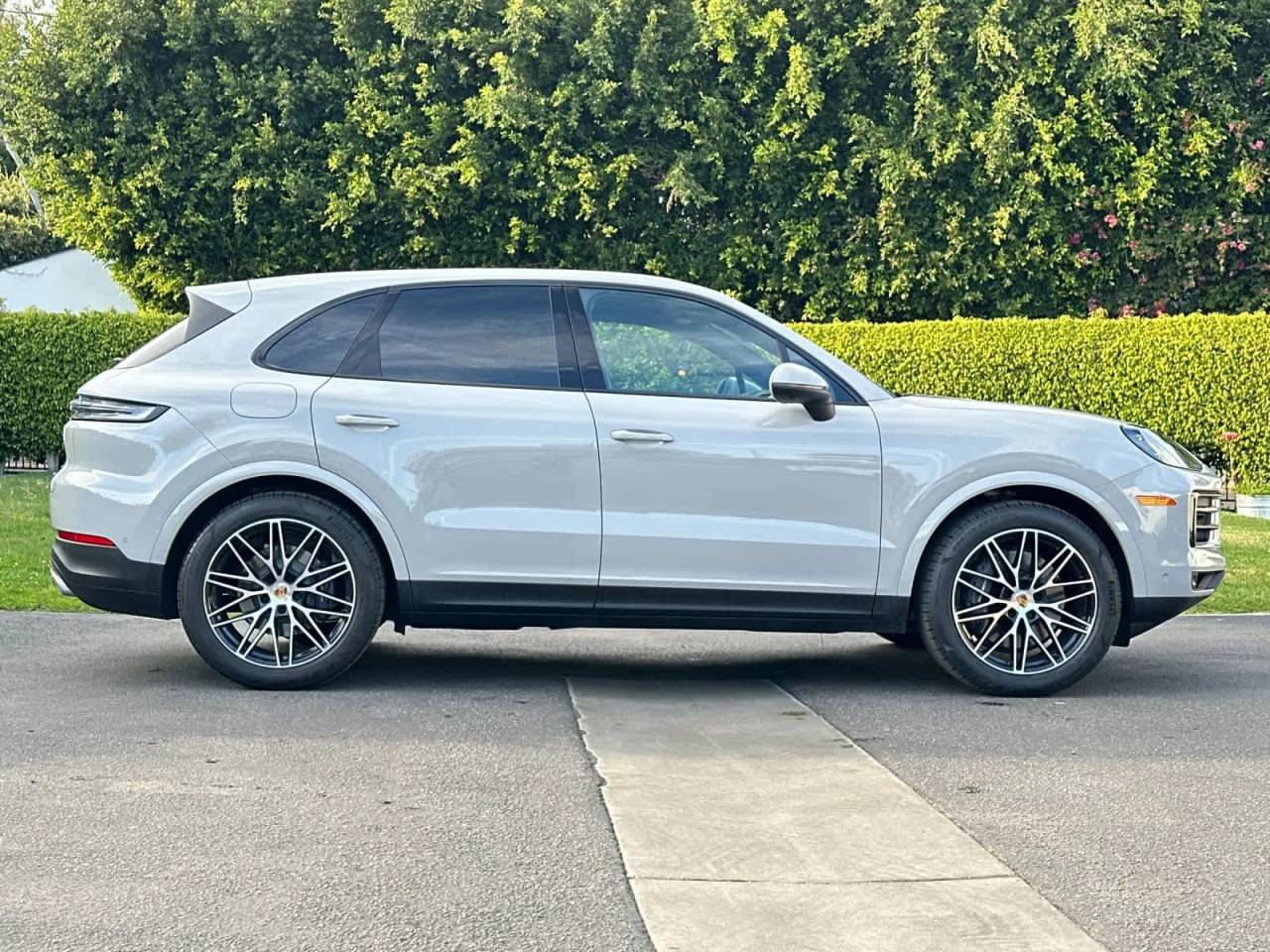 2025 Porsche Cayenne Base