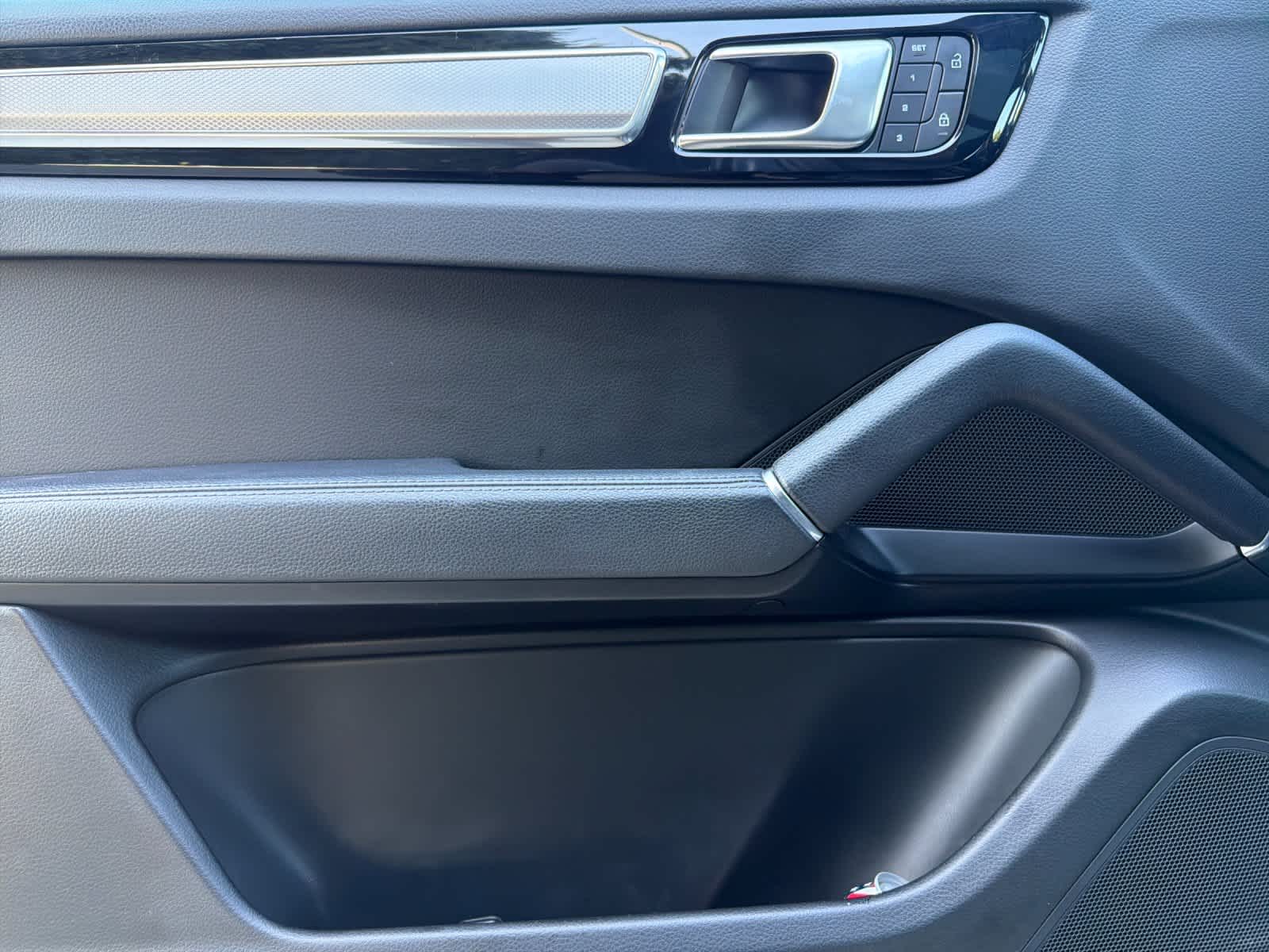 2023 Porsche Cayenne Cayenne Platinum Edition (MY23)