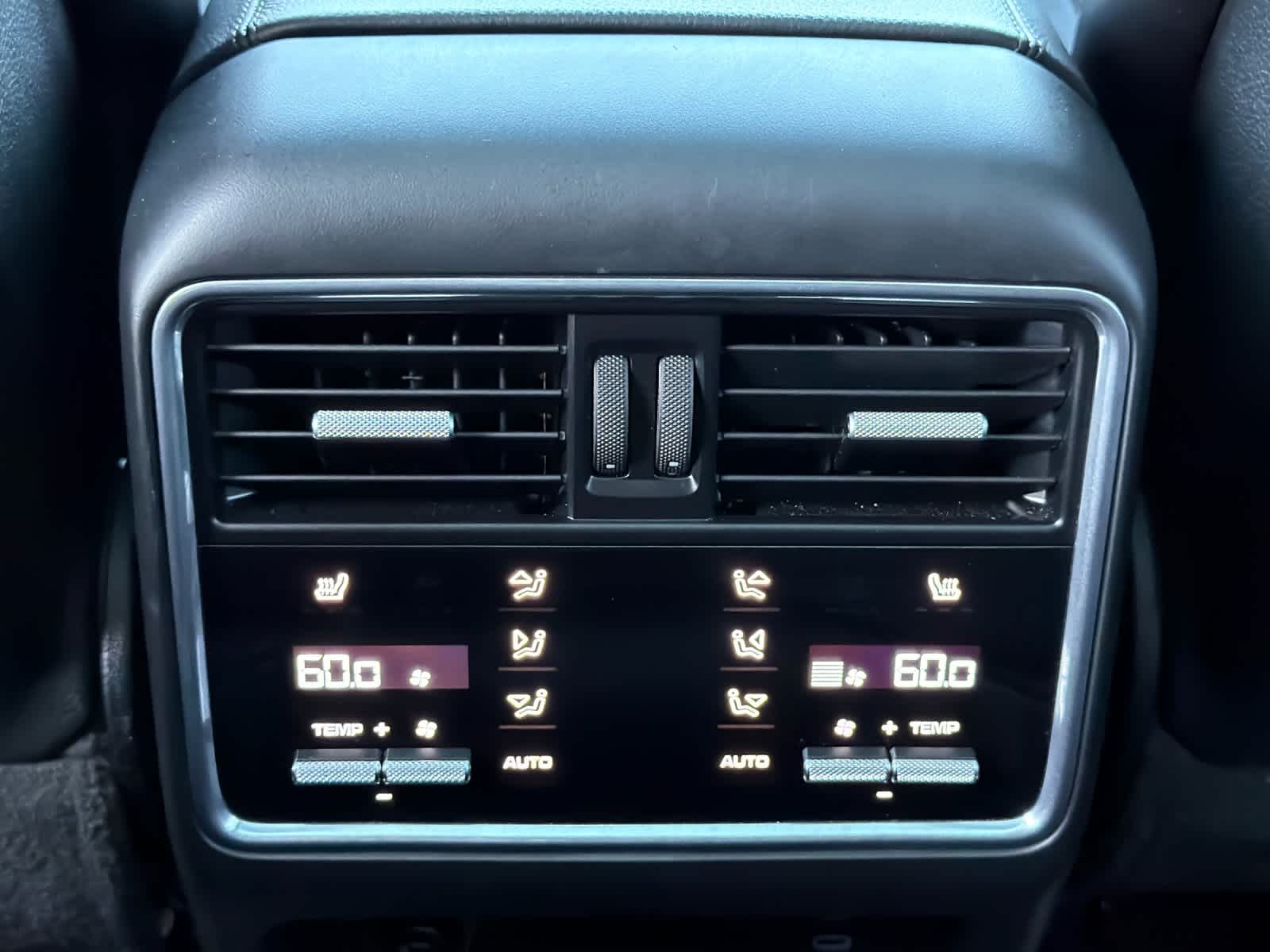 2023 Porsche Cayenne Cayenne Platinum Edition (MY23)
