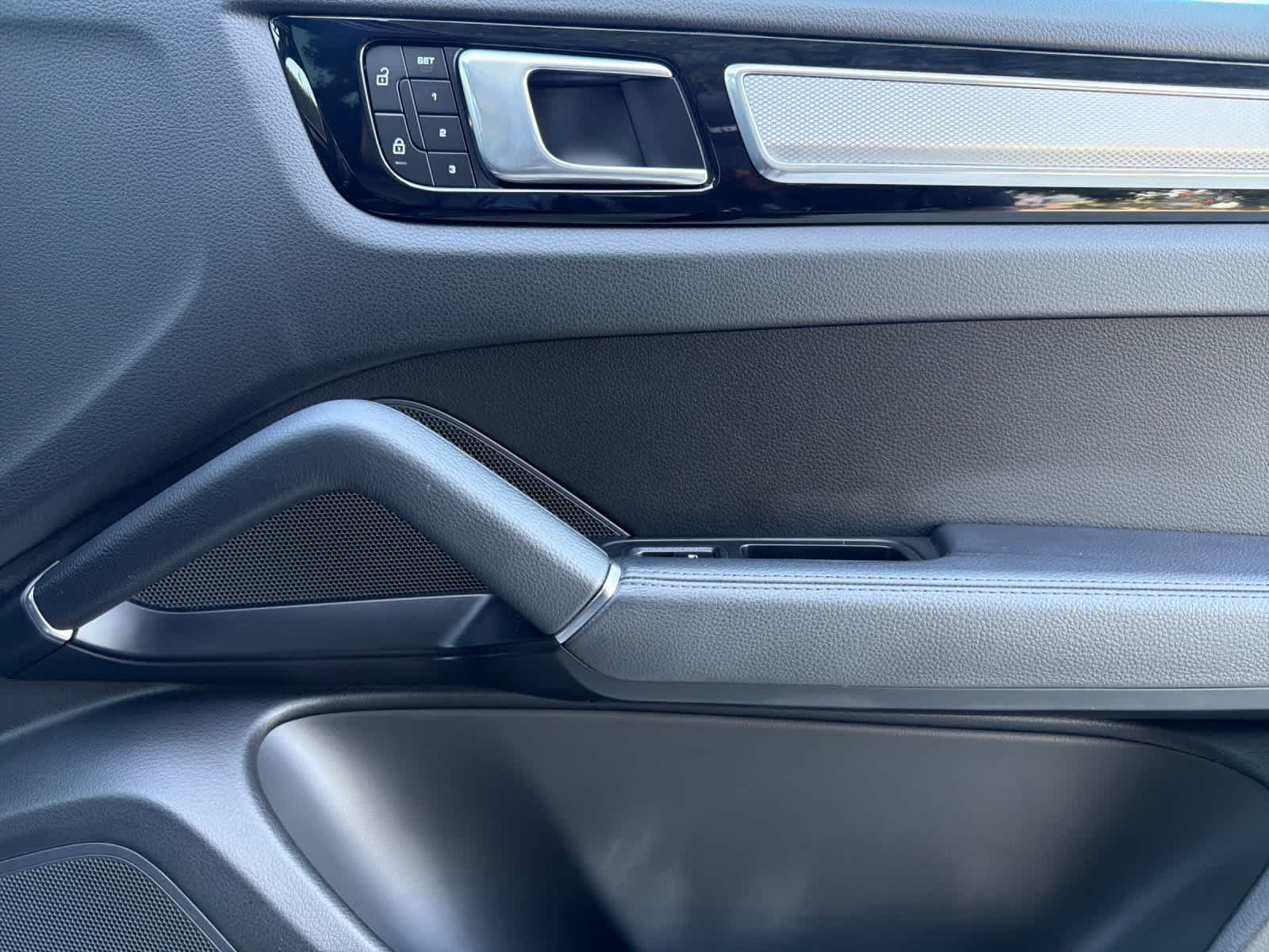 2023 Porsche Cayenne Cayenne Platinum Edition (MY23)