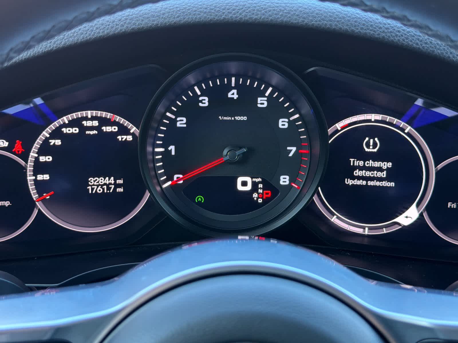 2023 Porsche Cayenne Cayenne Platinum Edition (MY23)