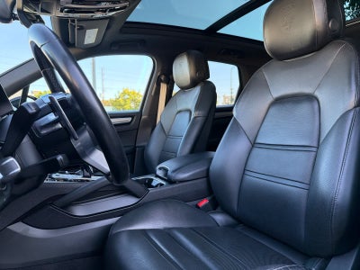 2023 Porsche Cayenne Cayenne Platinum Edition (MY23)