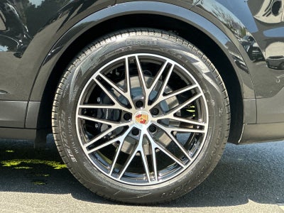 2025 Porsche Cayenne Base