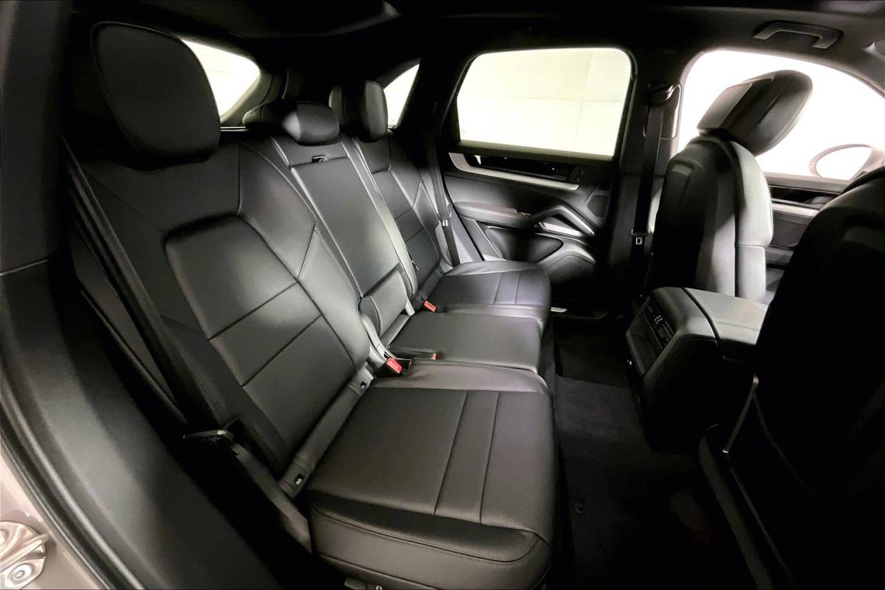 2025 Porsche Cayenne Base