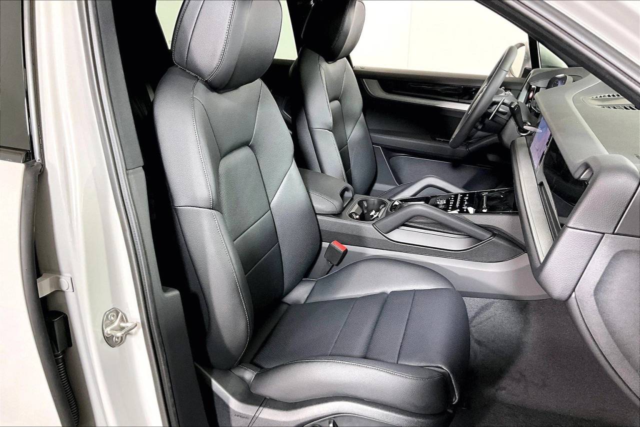 2025 Porsche Cayenne Base