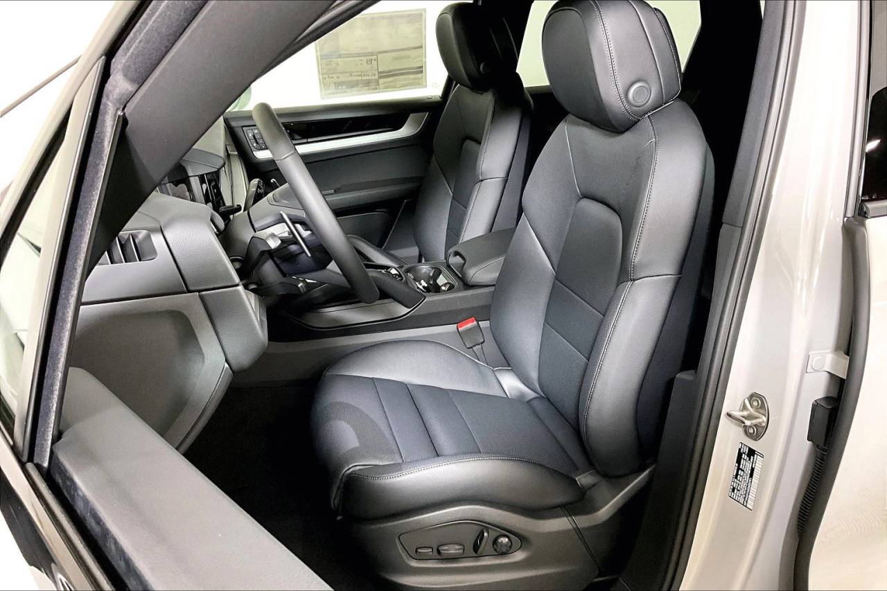 2025 Porsche Cayenne Base