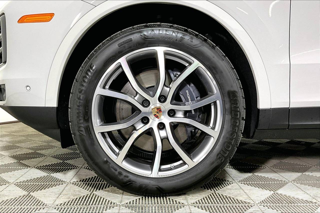 2025 Porsche Cayenne Base