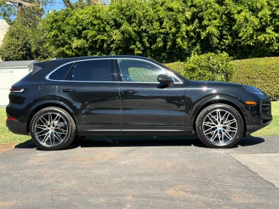 2025 Porsche Cayenne Base