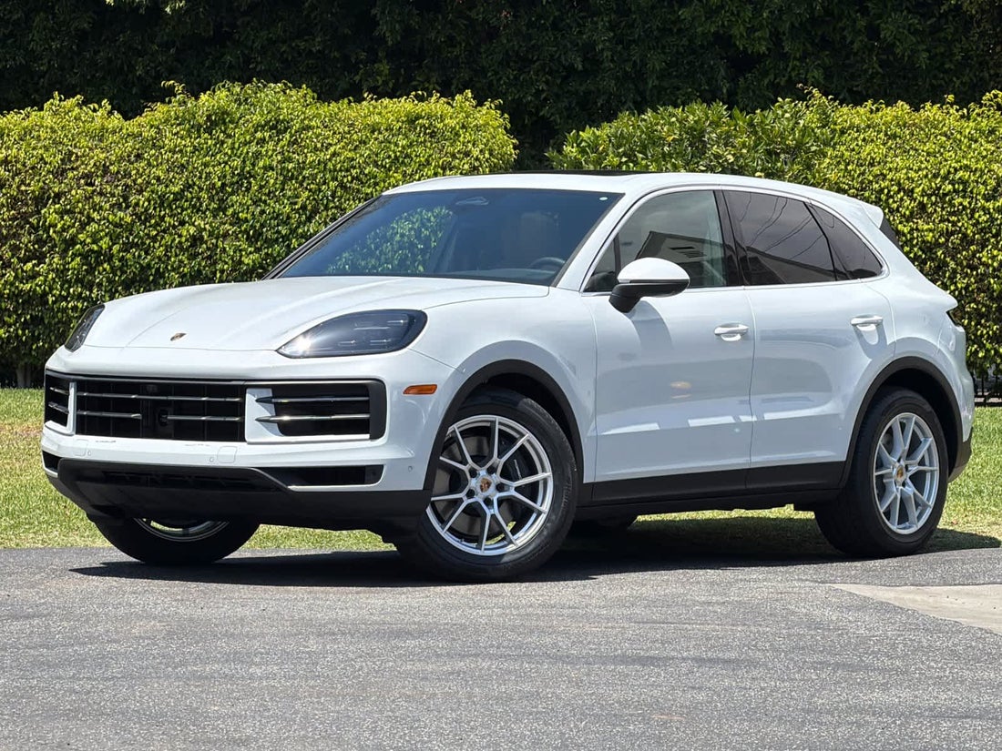 2026 Porsche Cayenne — photo 1 of 34