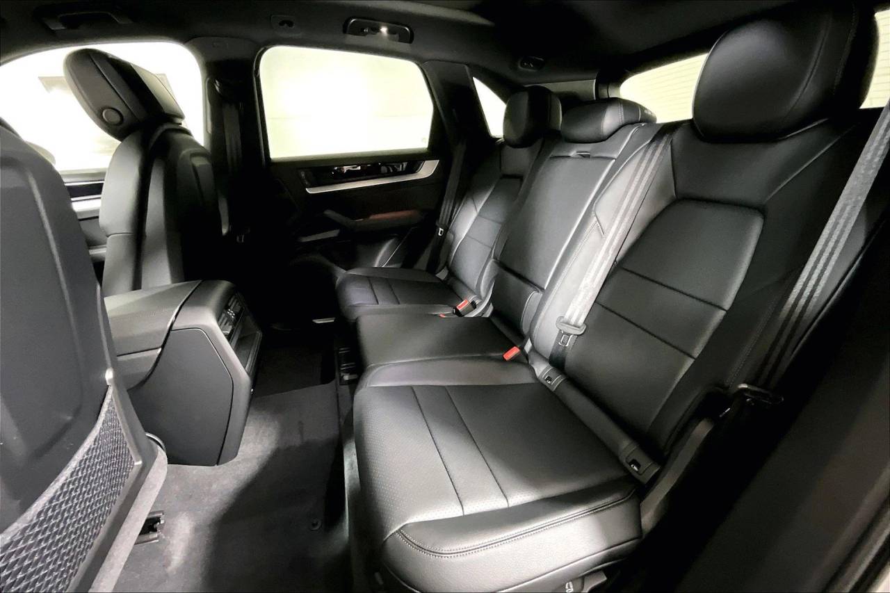 2025 Porsche Cayenne AWD