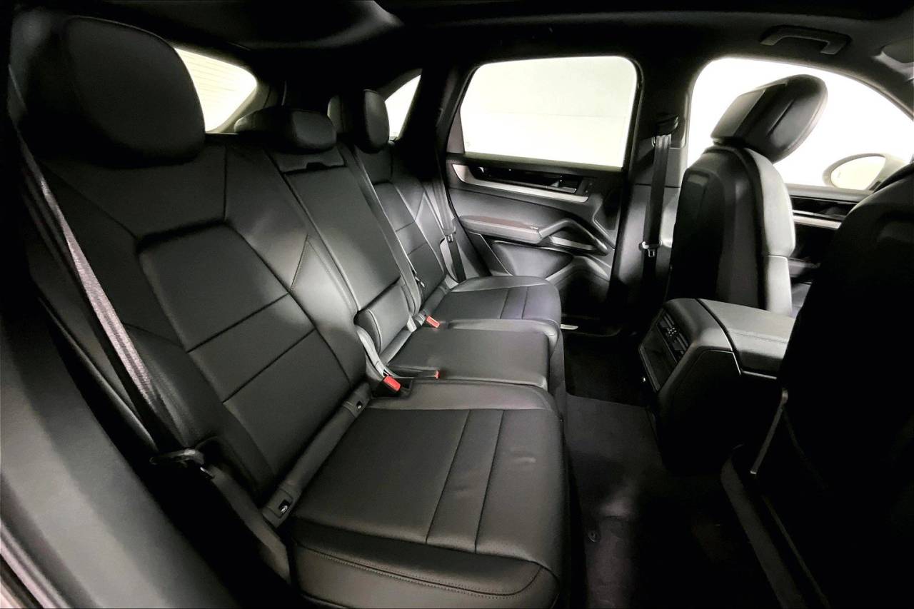 2025 Porsche Cayenne AWD