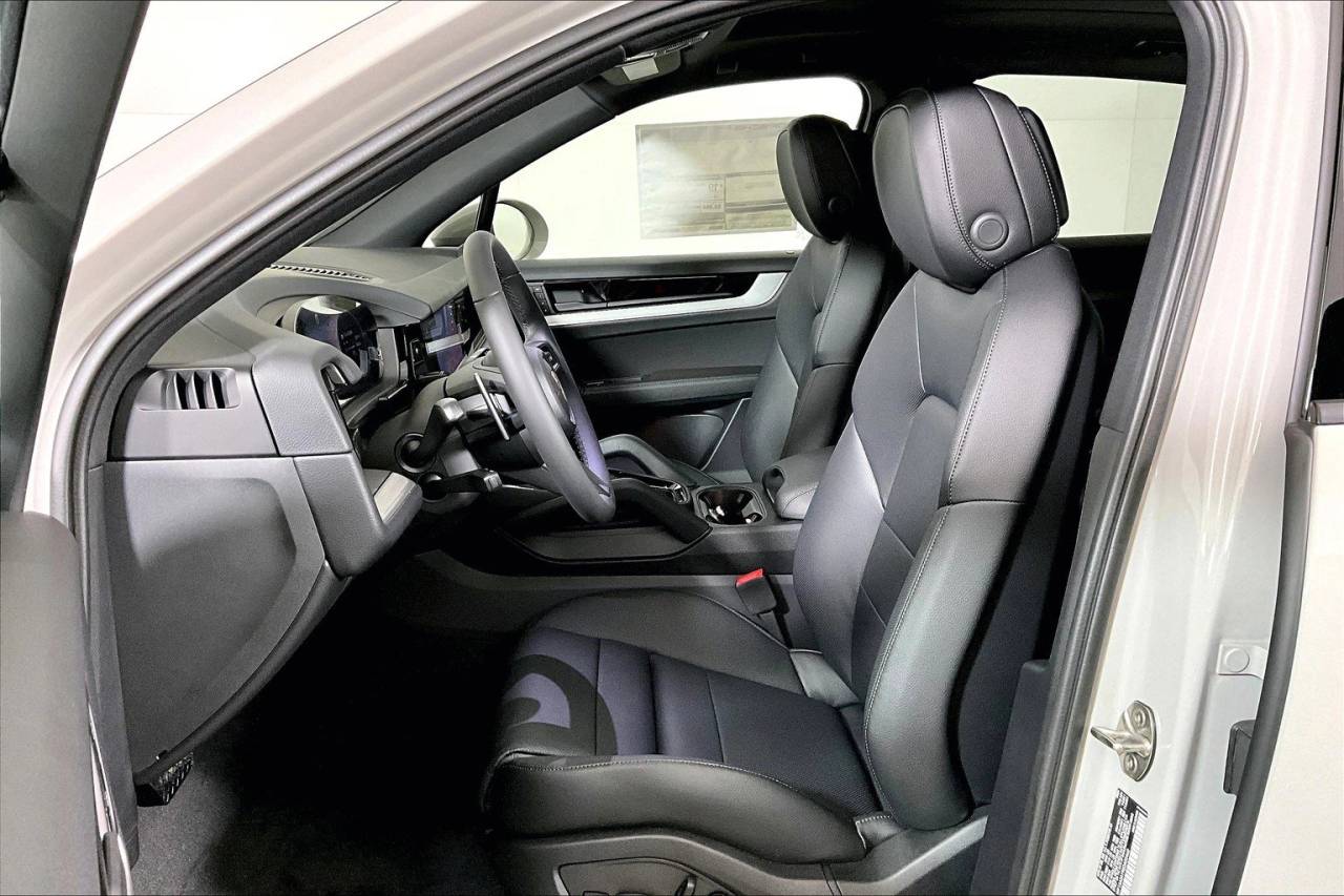 2025 Porsche Cayenne AWD