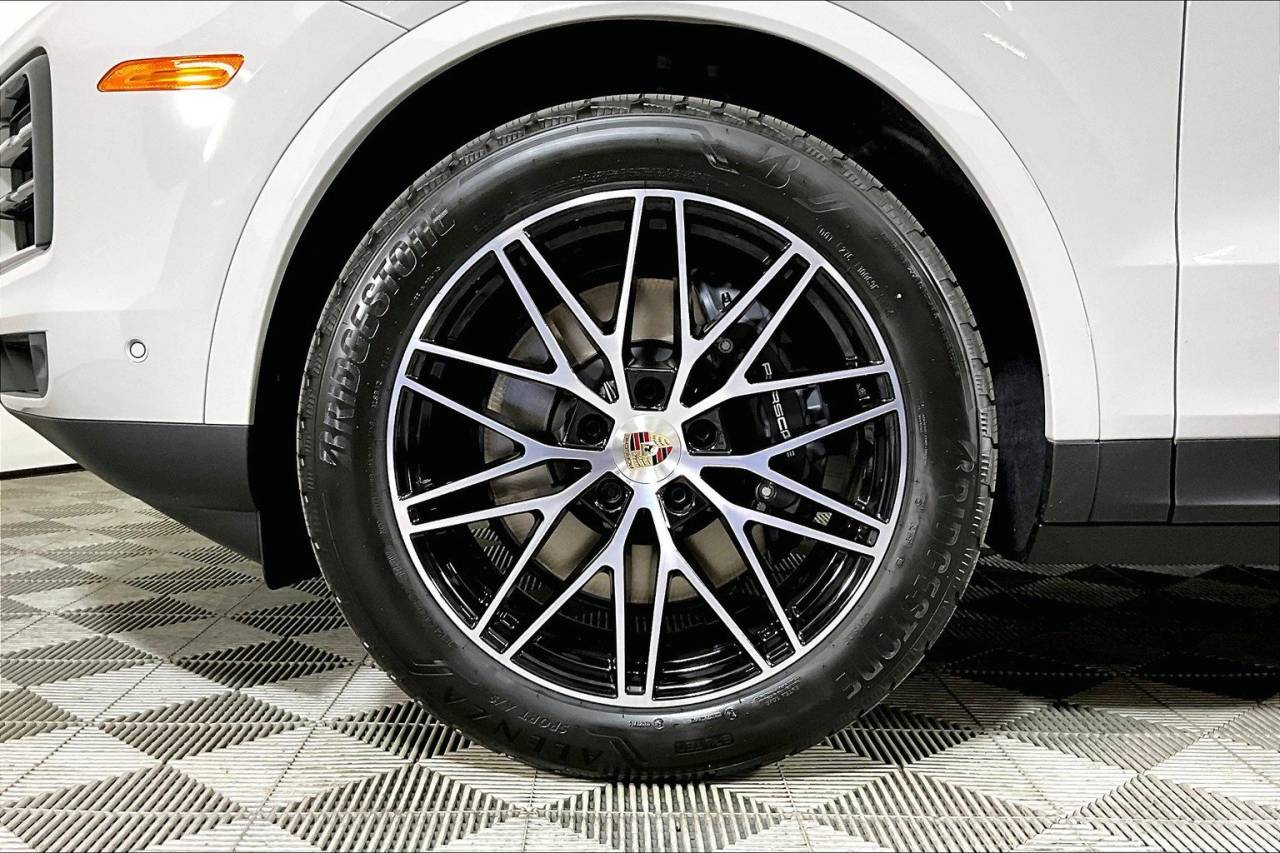 2025 Porsche Cayenne AWD