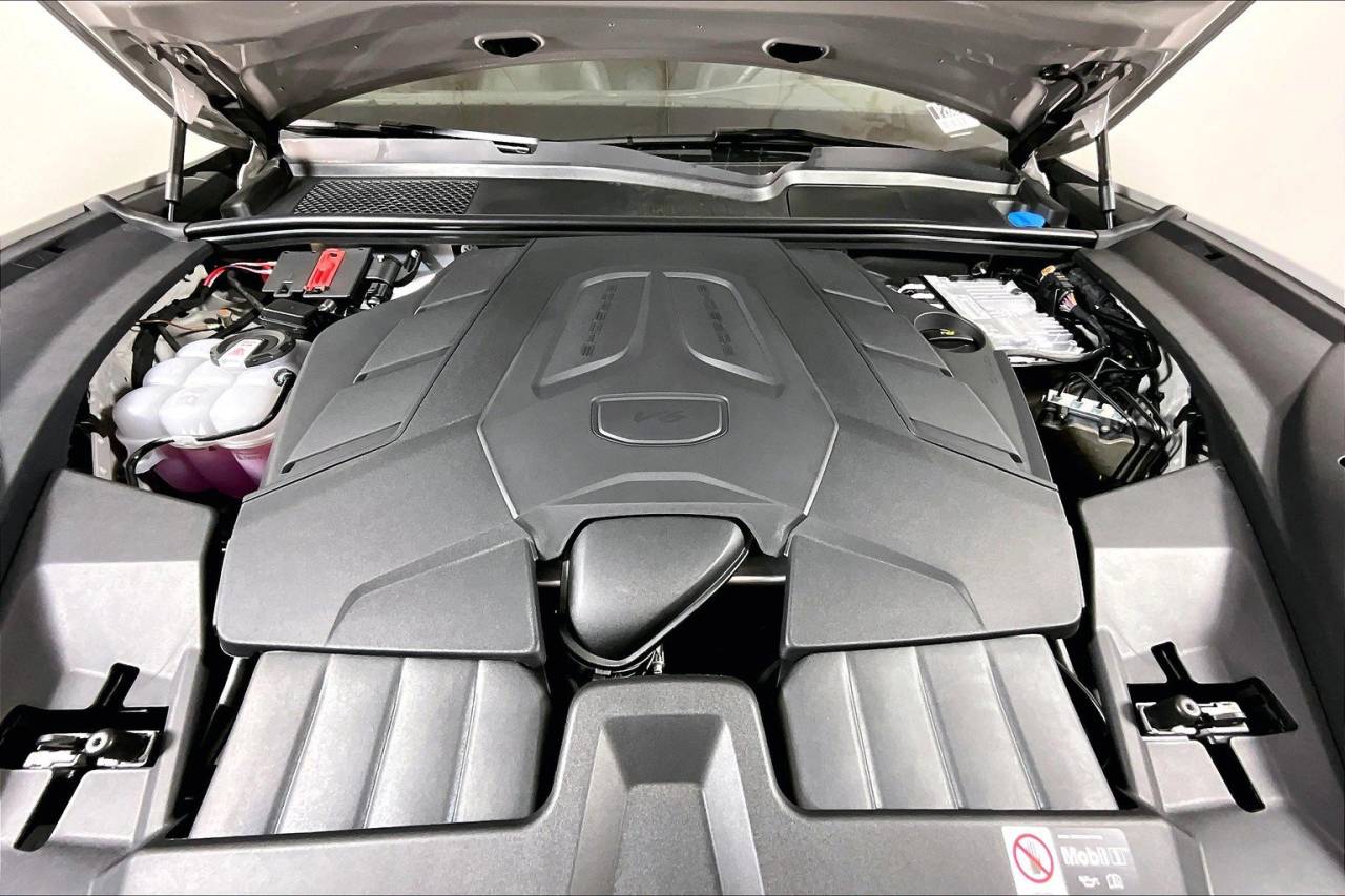 2025 Porsche Cayenne AWD