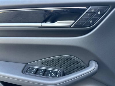2025 Porsche Macan Electric 4