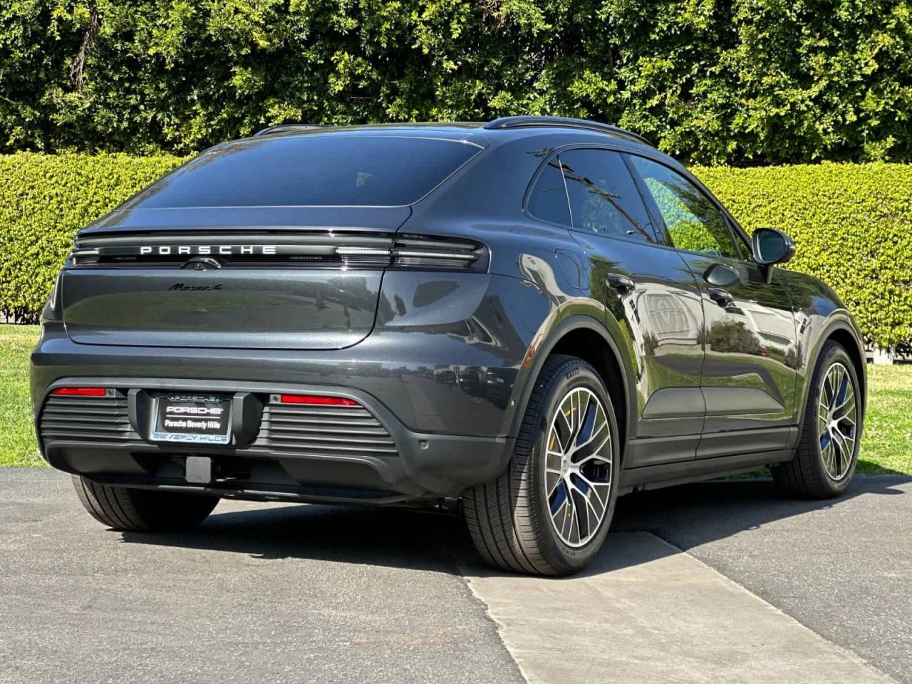 2025 Porsche Macan Electric 4