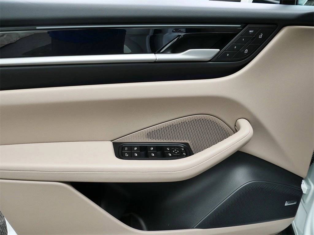 2025 Porsche Macan Electric 4