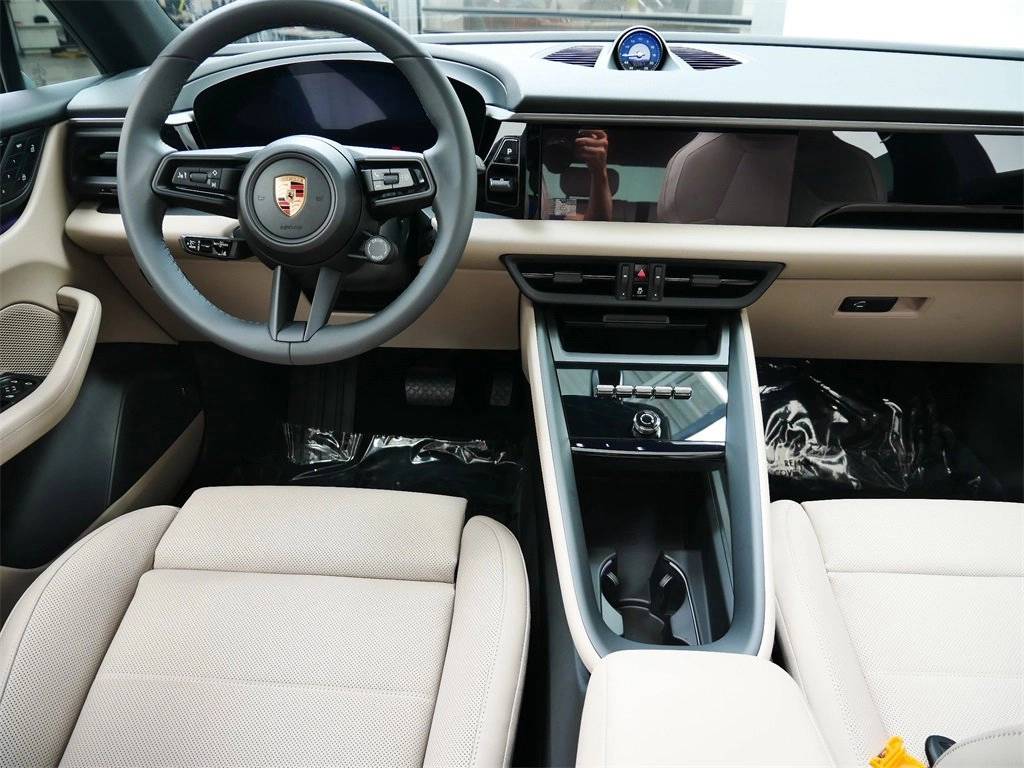 2025 Porsche Macan Electric 4