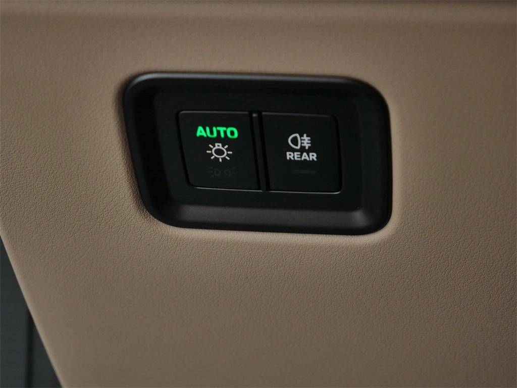 2025 Porsche Macan Electric 4