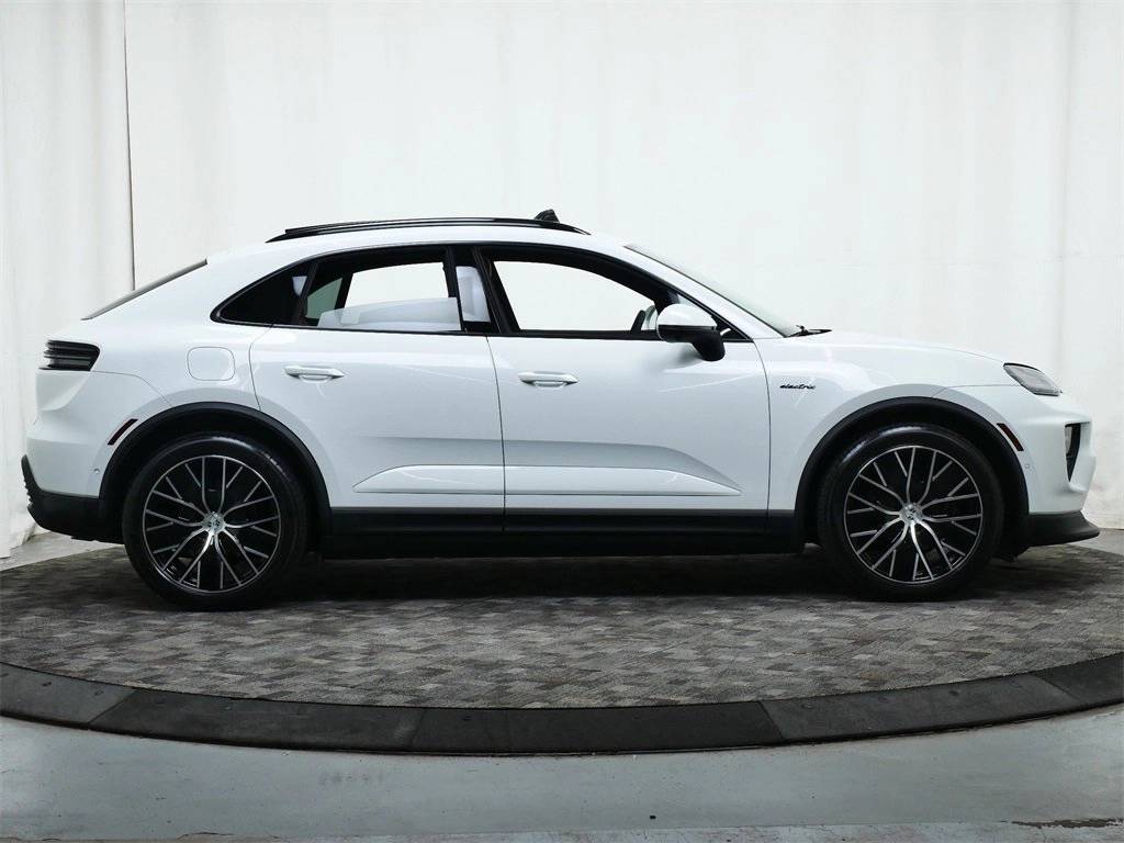 2025 Porsche Macan Electric 4