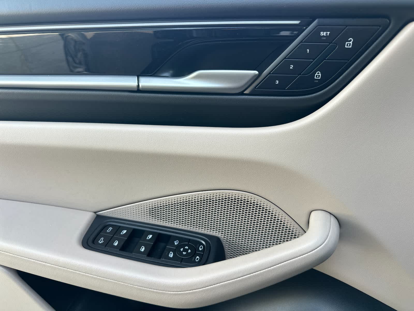 2025 Porsche Macan Macan 4S Electric