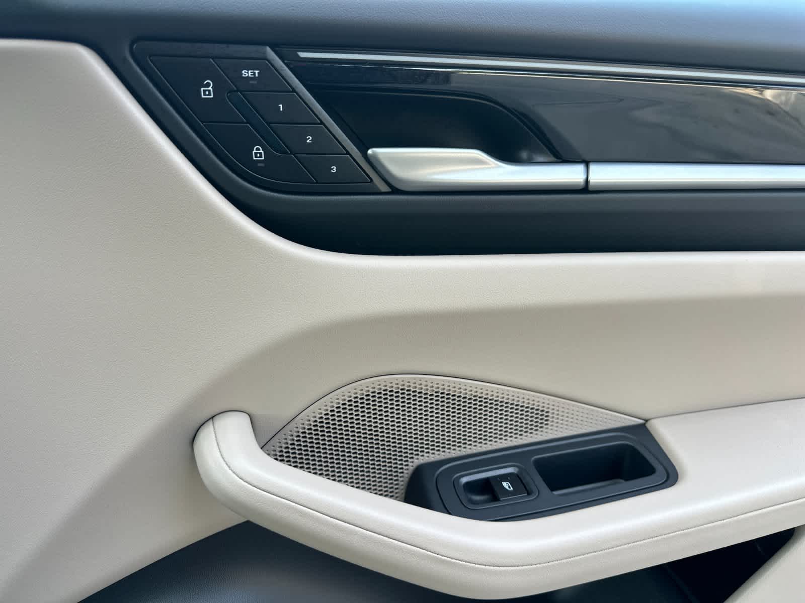 2025 Porsche Macan Macan 4S Electric