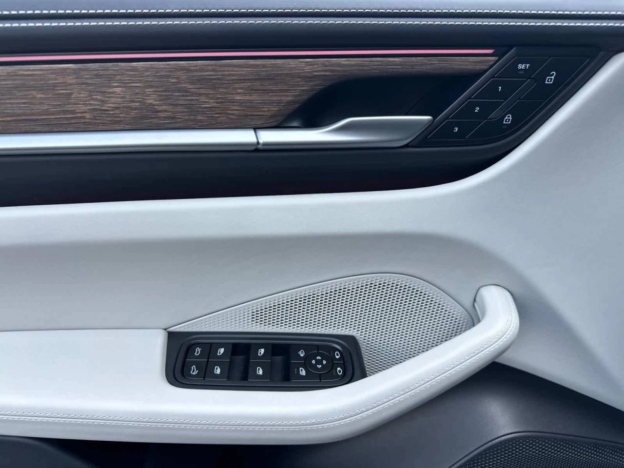 2025 Porsche Macan 4S Electric