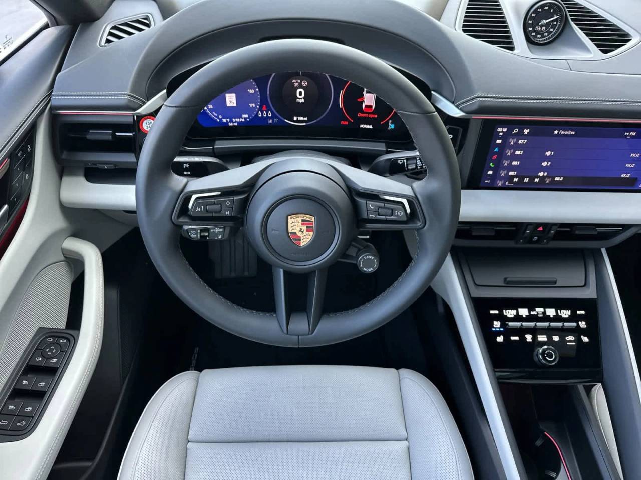 2025 Porsche Macan 4S Electric