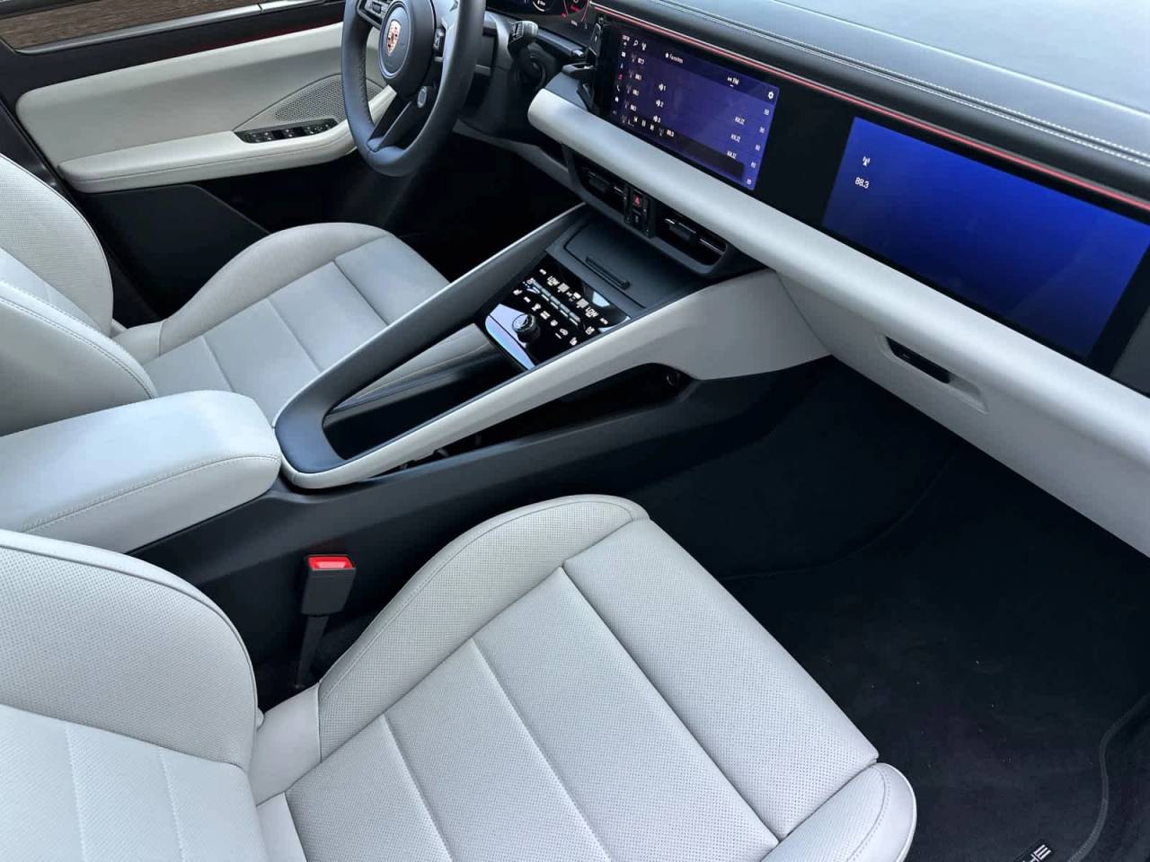 2025 Porsche Macan 4S Electric