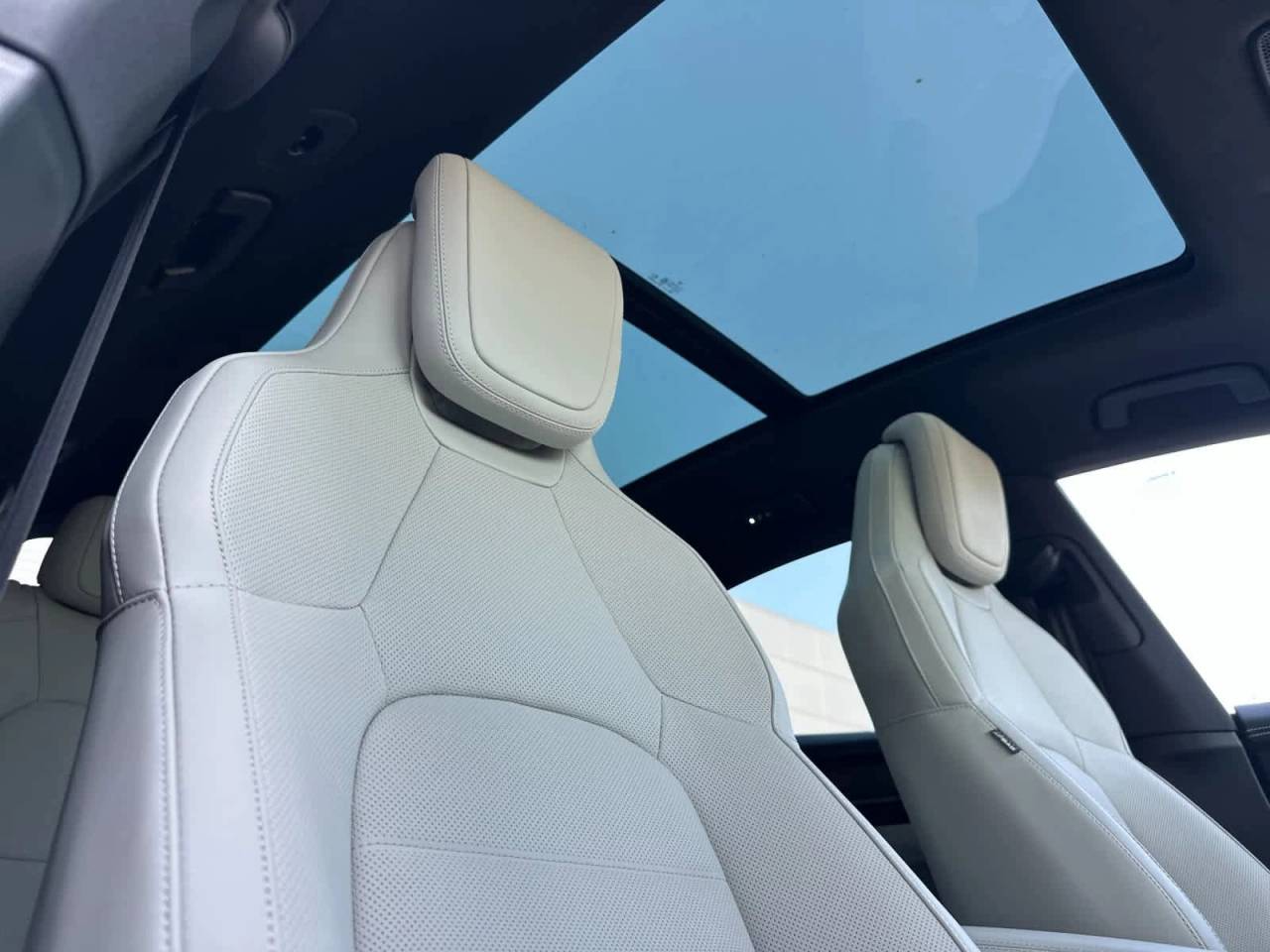 2025 Porsche Macan 4S Electric