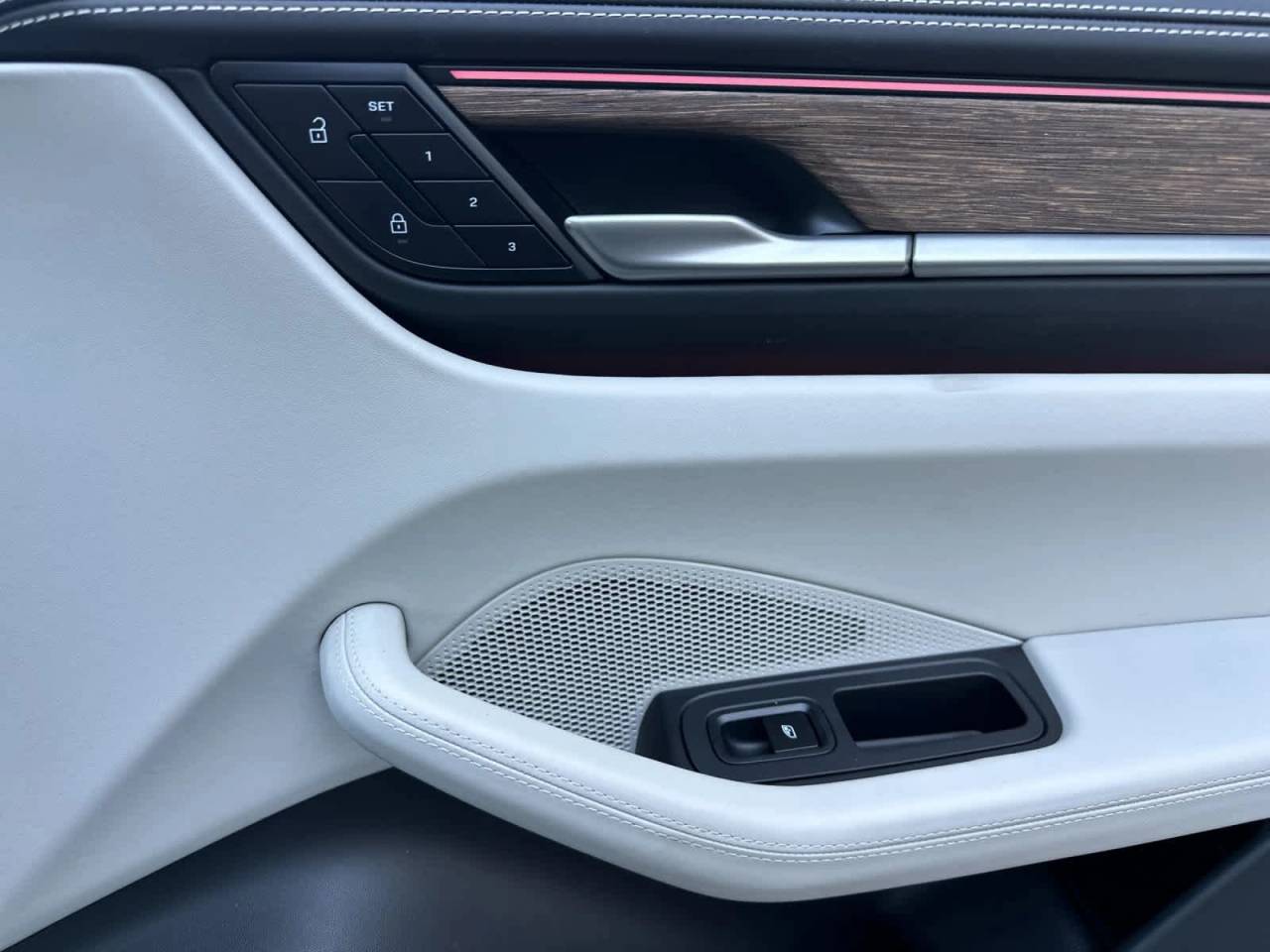 2025 Porsche Macan 4S Electric