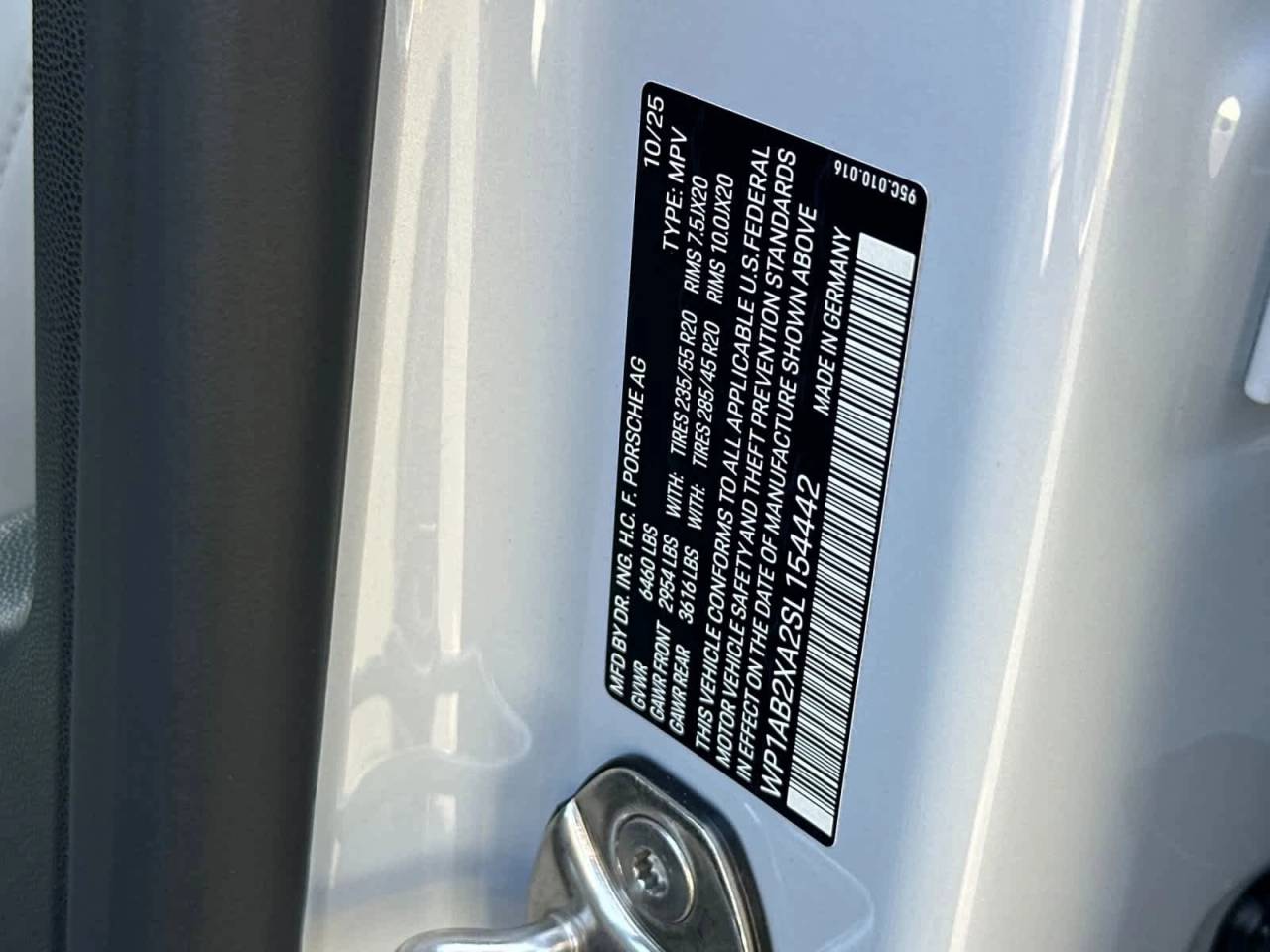 2025 Porsche Macan 4S Electric