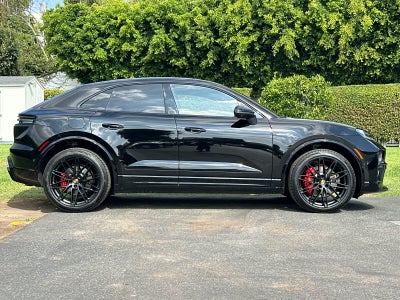 2026 Porsche Macan Macan 4S Electric
