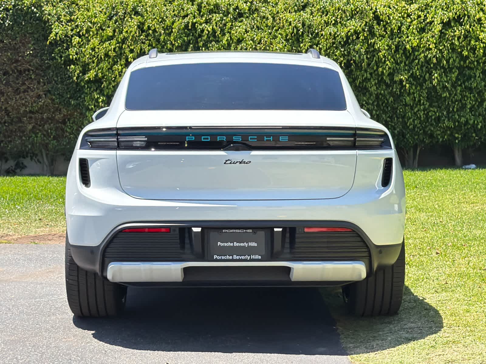 2026 Porsche Macan Macan Turbo Electric