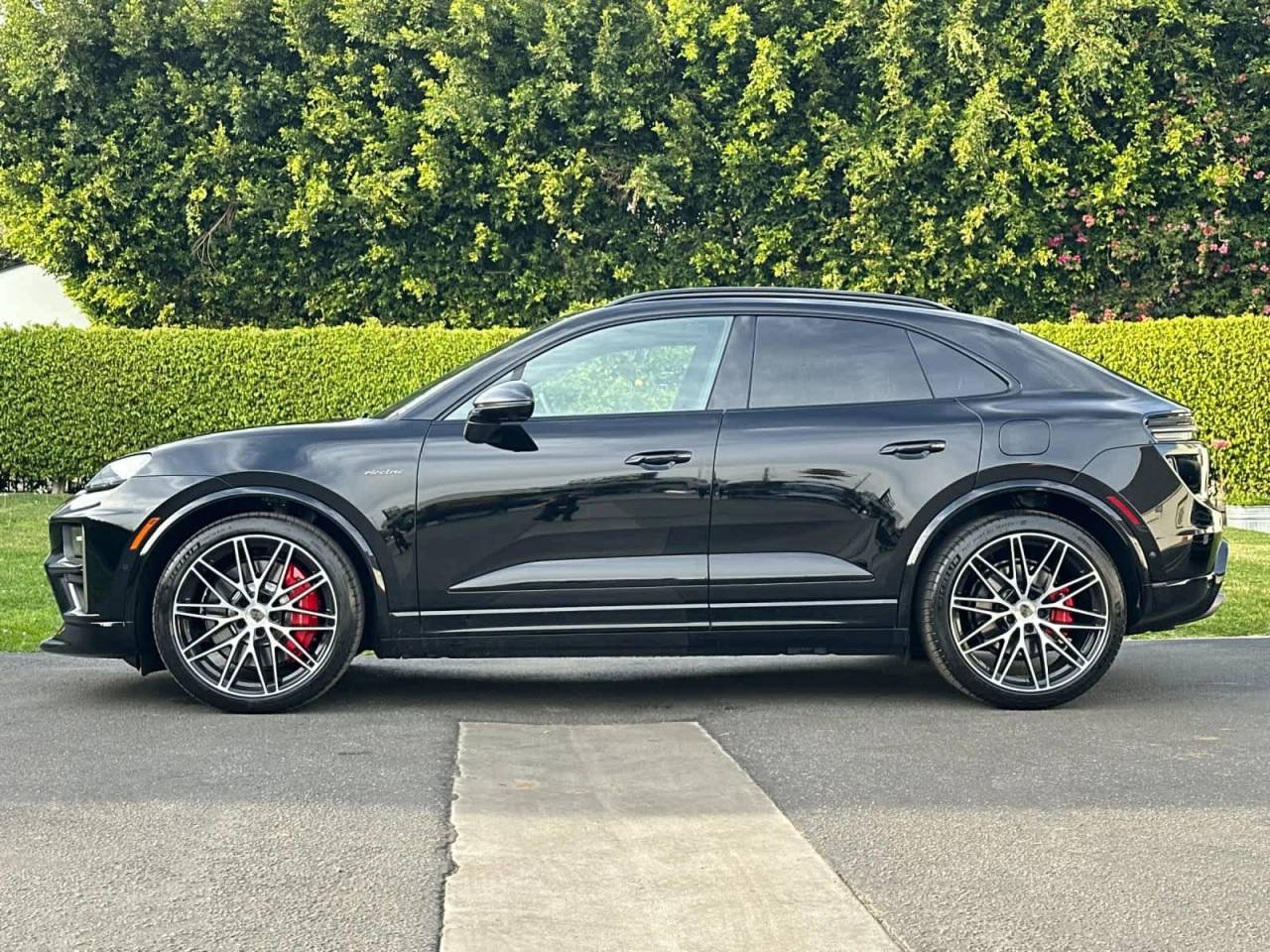 2025 Porsche Macan Electric Turbo