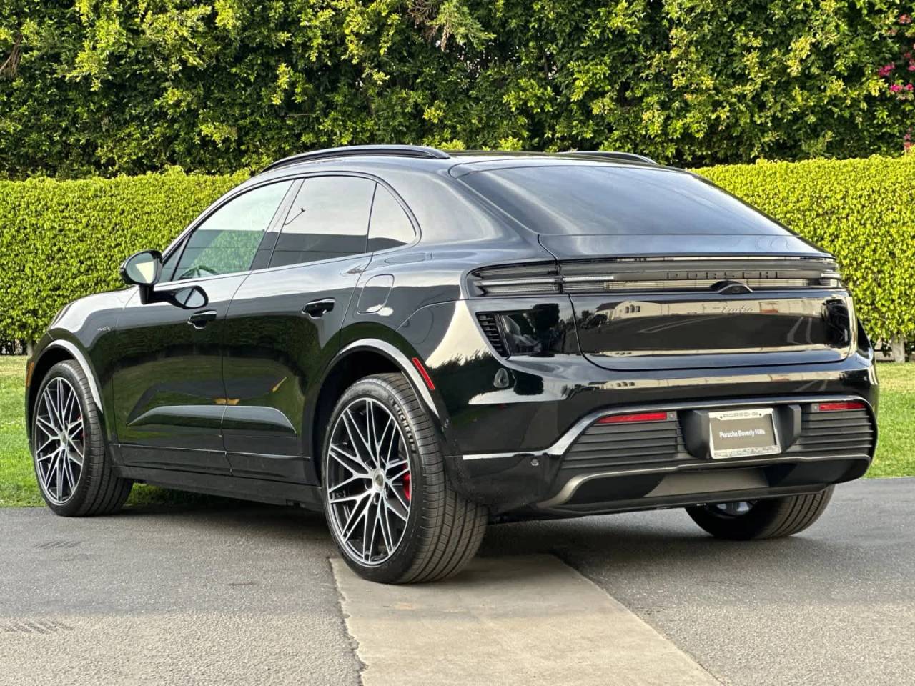 2025 Porsche Macan Electric Turbo