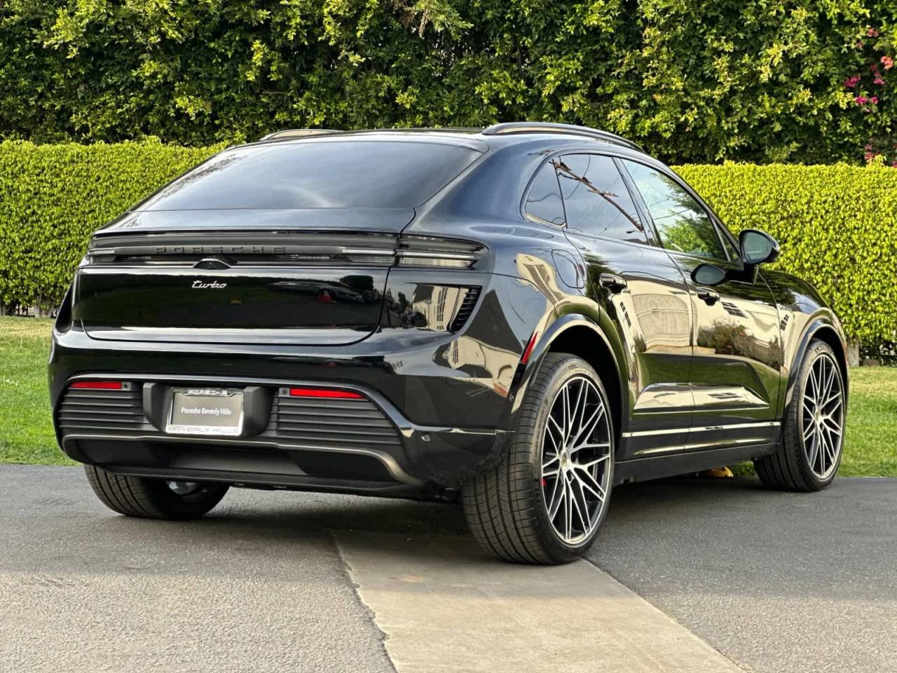 2025 Porsche Macan Electric Turbo