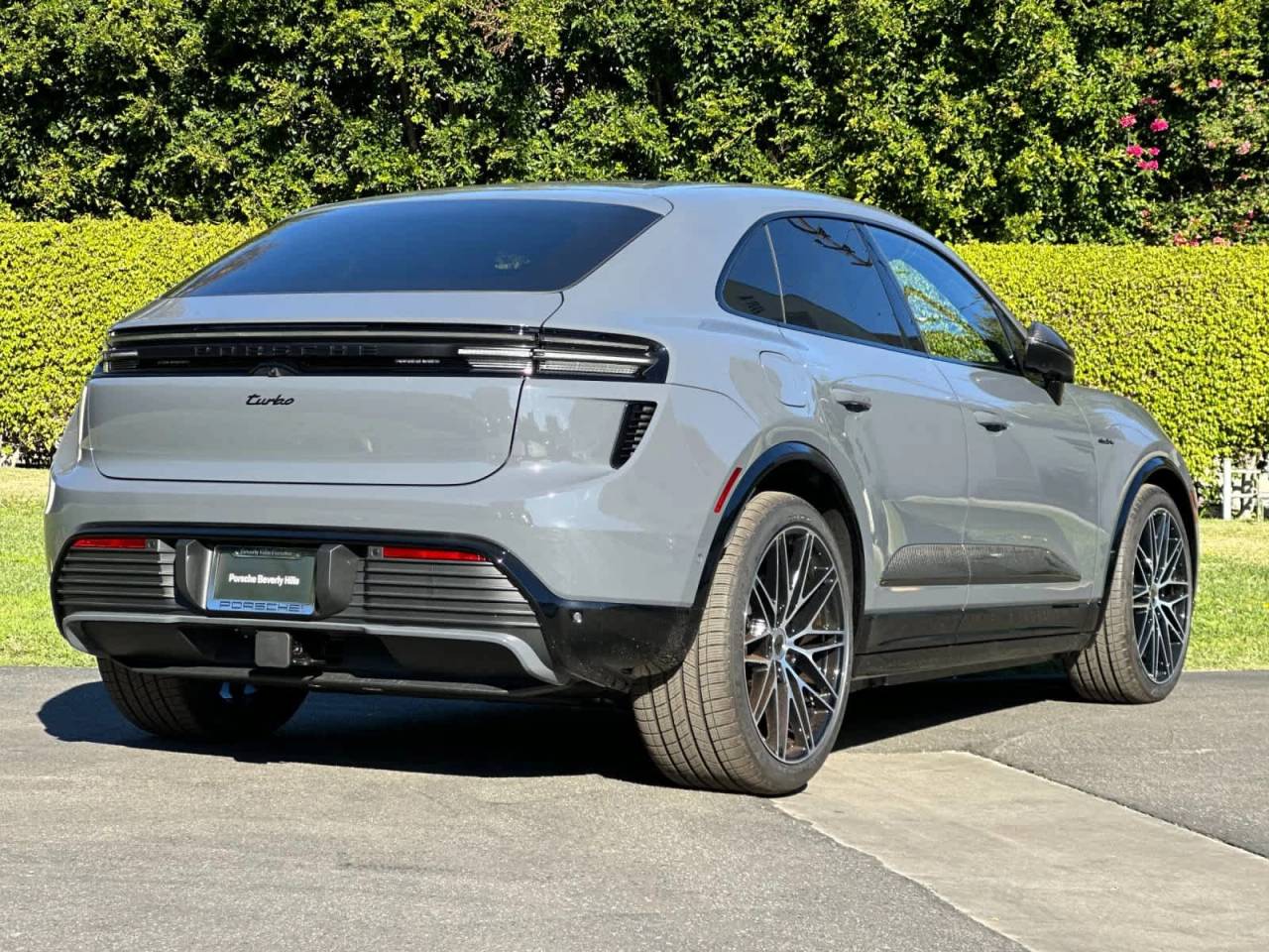 2025 Porsche Macan Electric Turbo