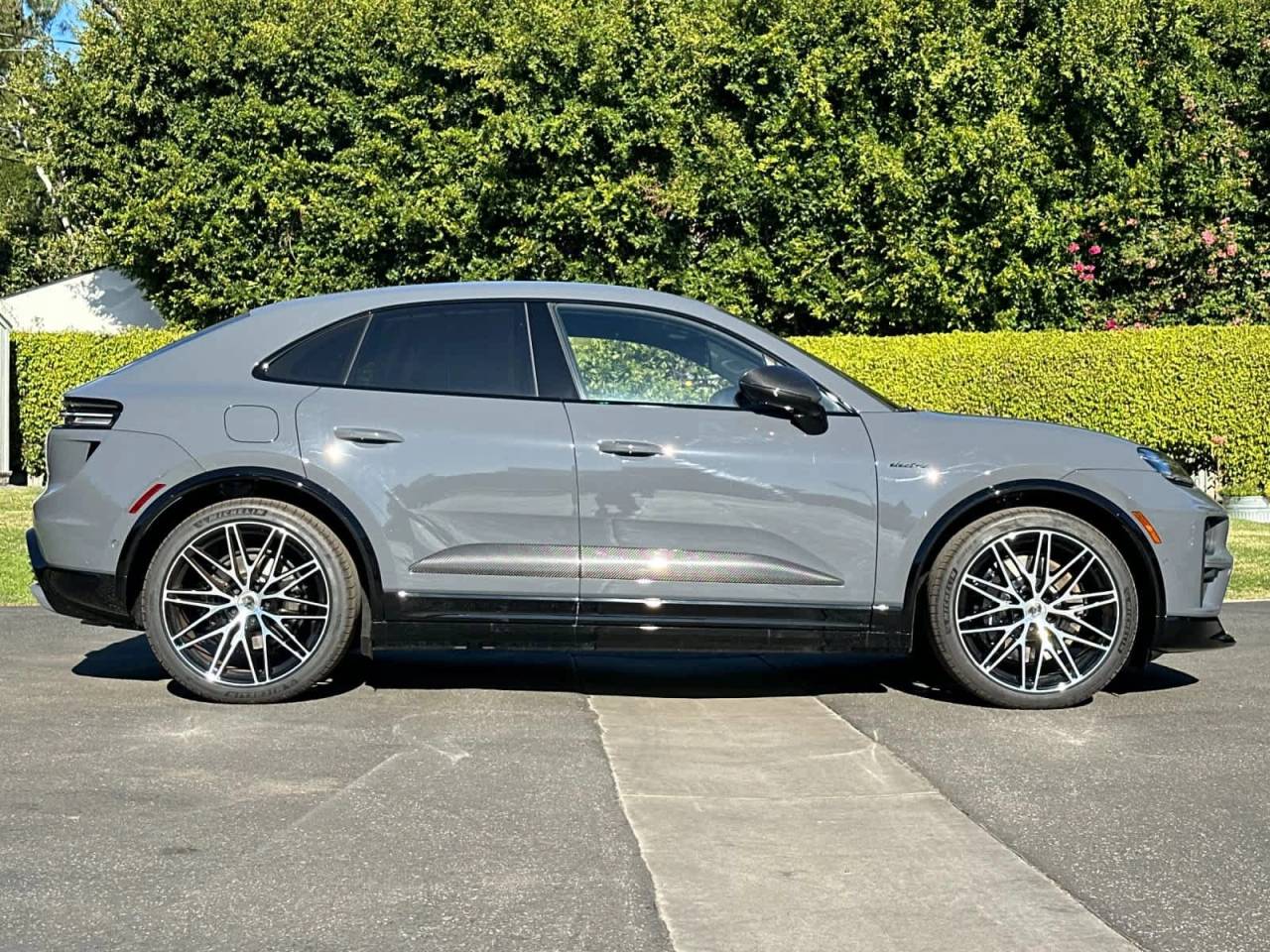 2025 Porsche Macan Electric Turbo