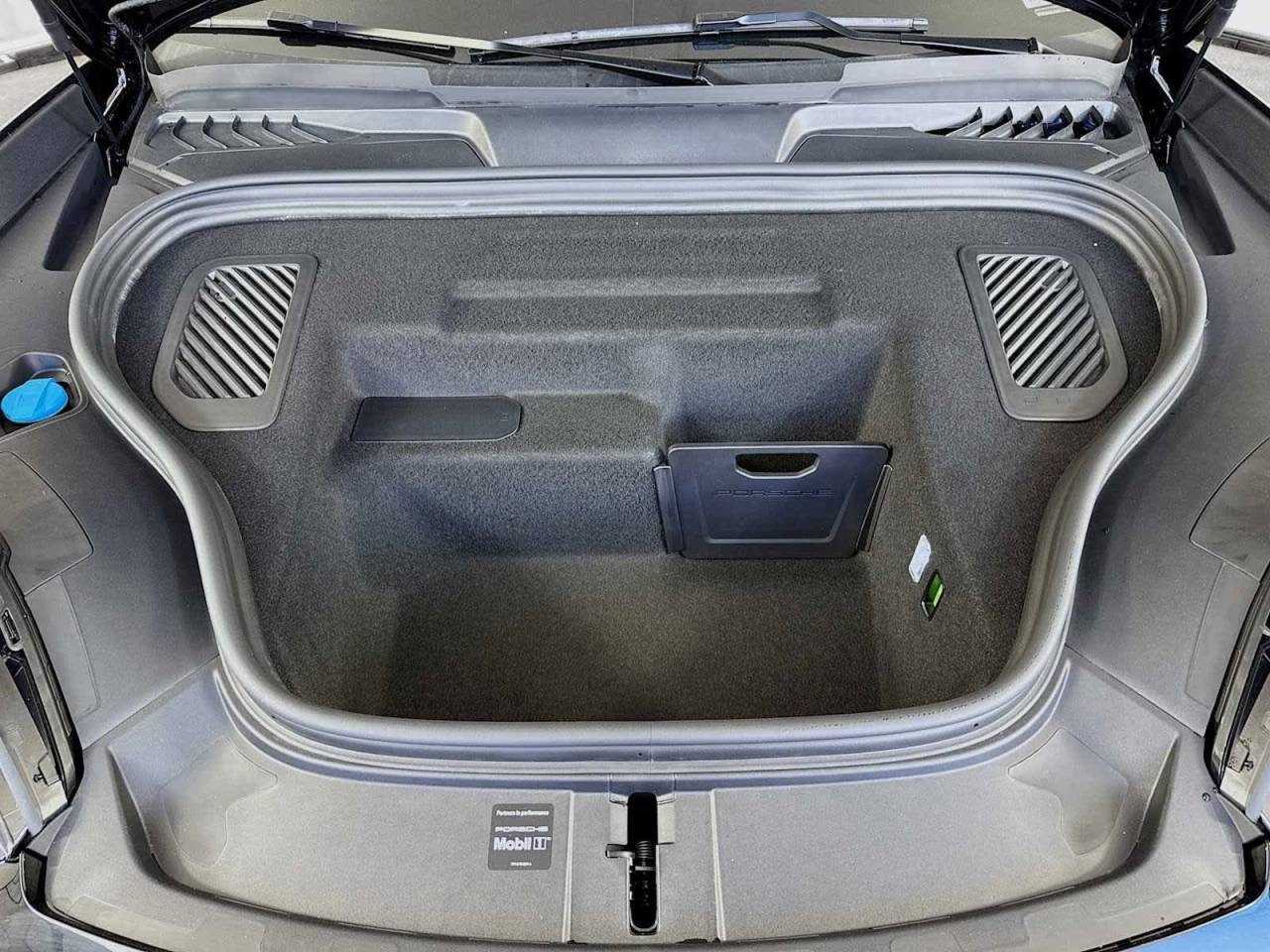 2025 Porsche Macan Electric Turbo