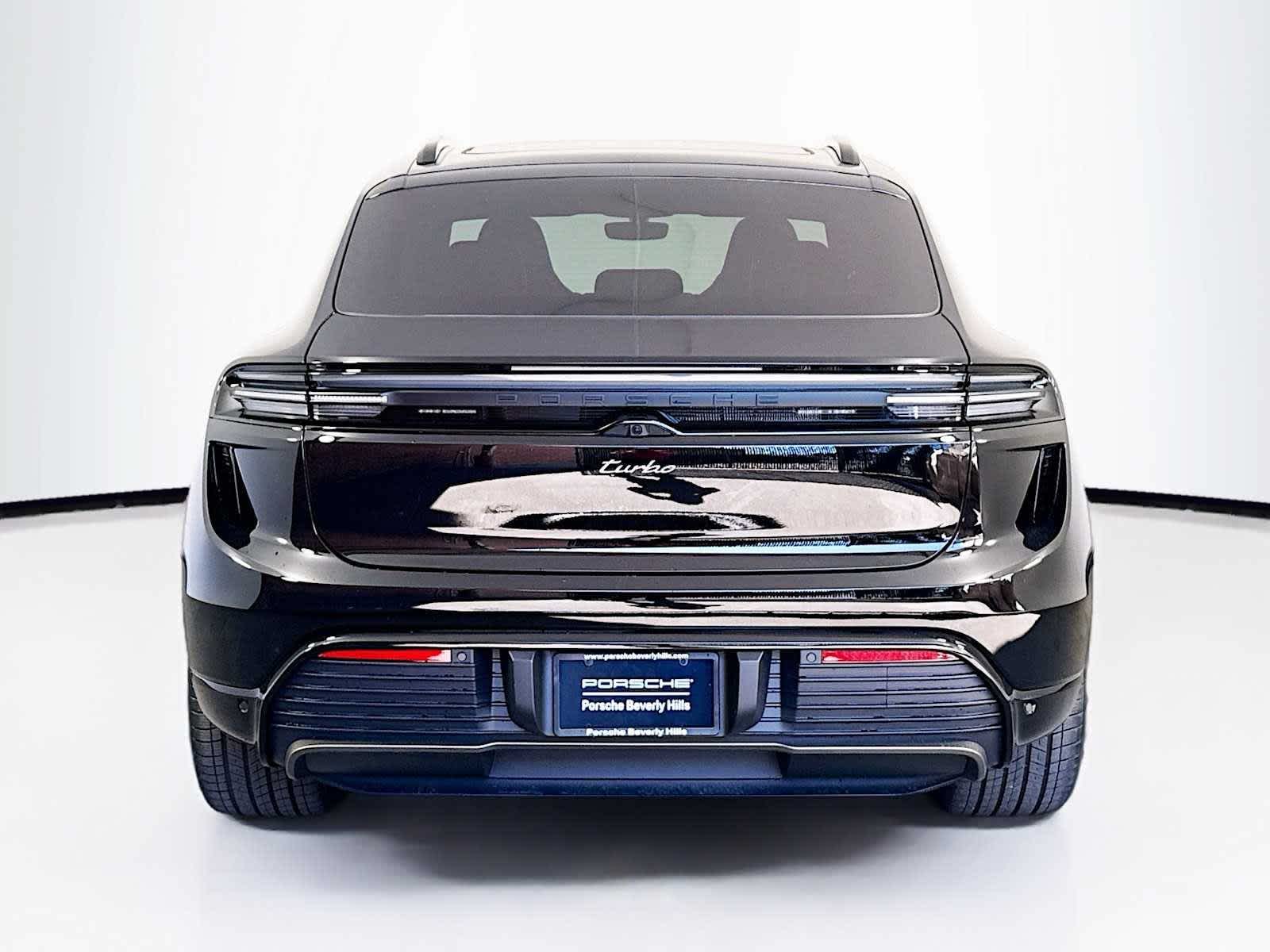 2025 Porsche Macan Macan Turbo Electric